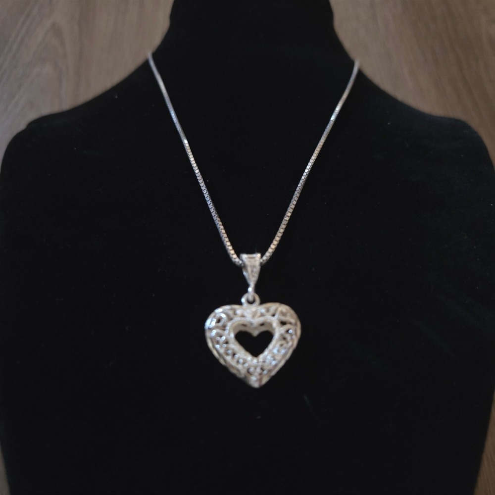 Vintage Sterling Silver 925 Openwork Filigree Heart Pendant Necklace Box Chain
